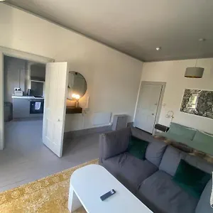 Apartment 16 Big Comfy - Great Location - Free Onsite Parking - Comfy Bed, Brighton